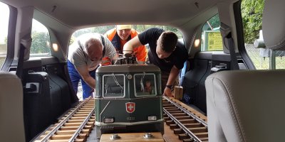 Lokomotiven werden in Glattfelden verladen